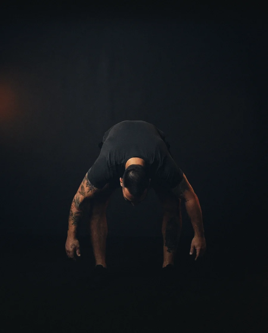Frankie demonstrates Wide-stance hang