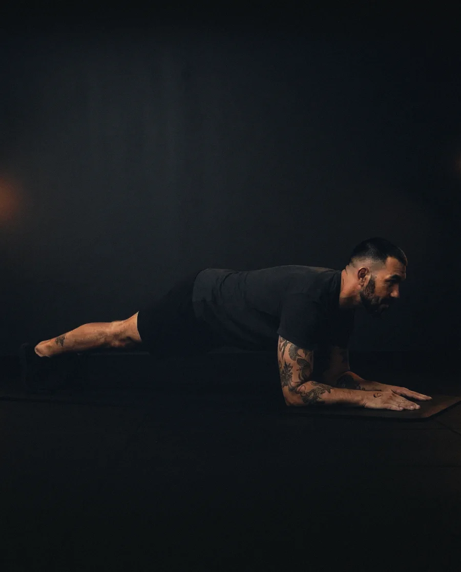 Frankie demonstrates Forearm plank